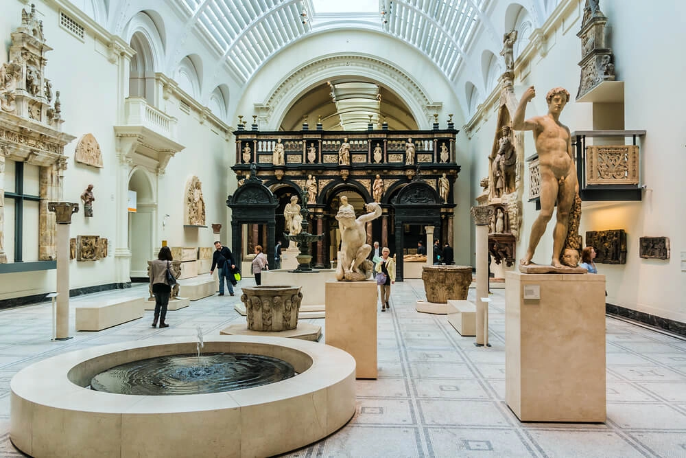 El encantador Victoria and Albert Museum es gratuito para visitar durante su primera visita a Londres