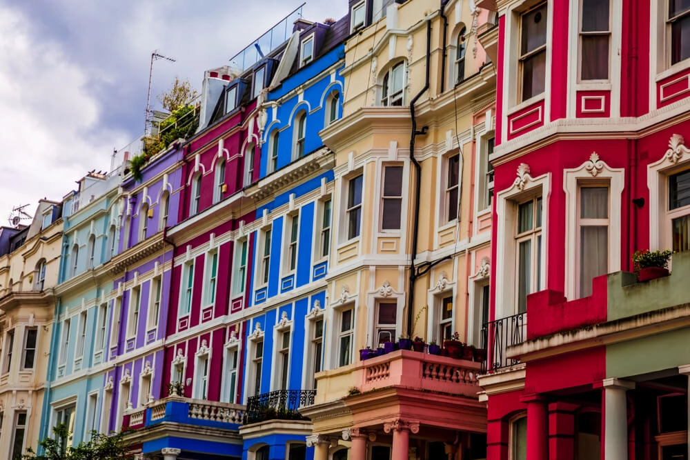 Las coloridas casas adosadas son populares en Notting Hill