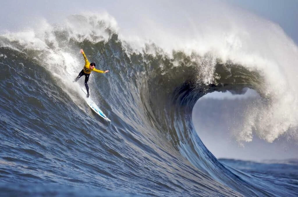 Top 9 de los destinos de surf de olas grandes más locos # 3 | Bayas cerebrales